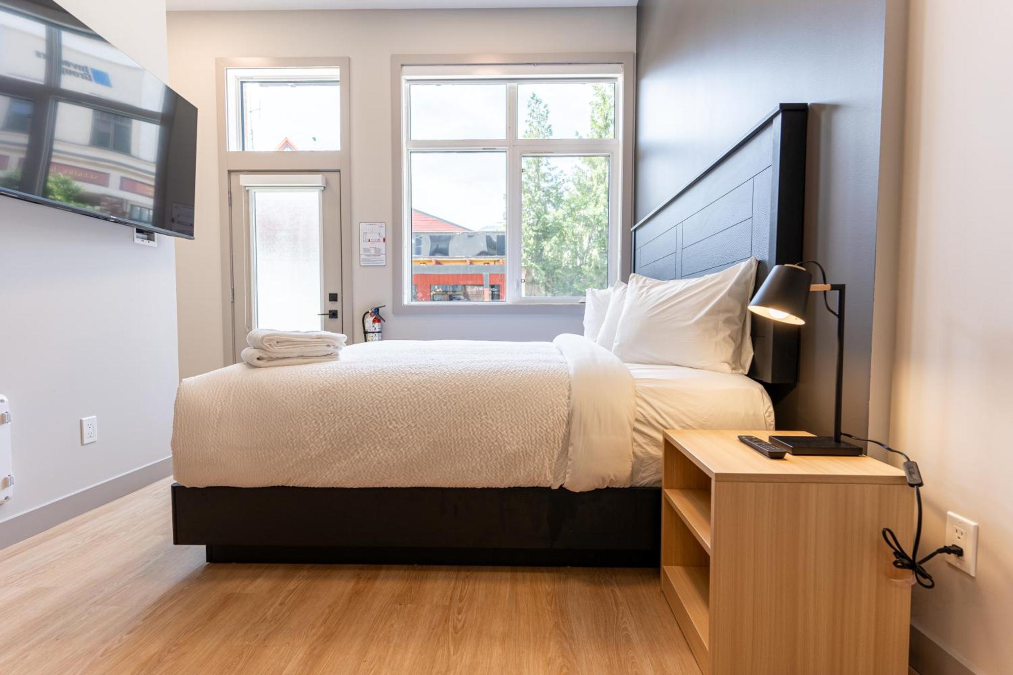 Basecamp Suites 雷夫尔斯托克 外观 照片