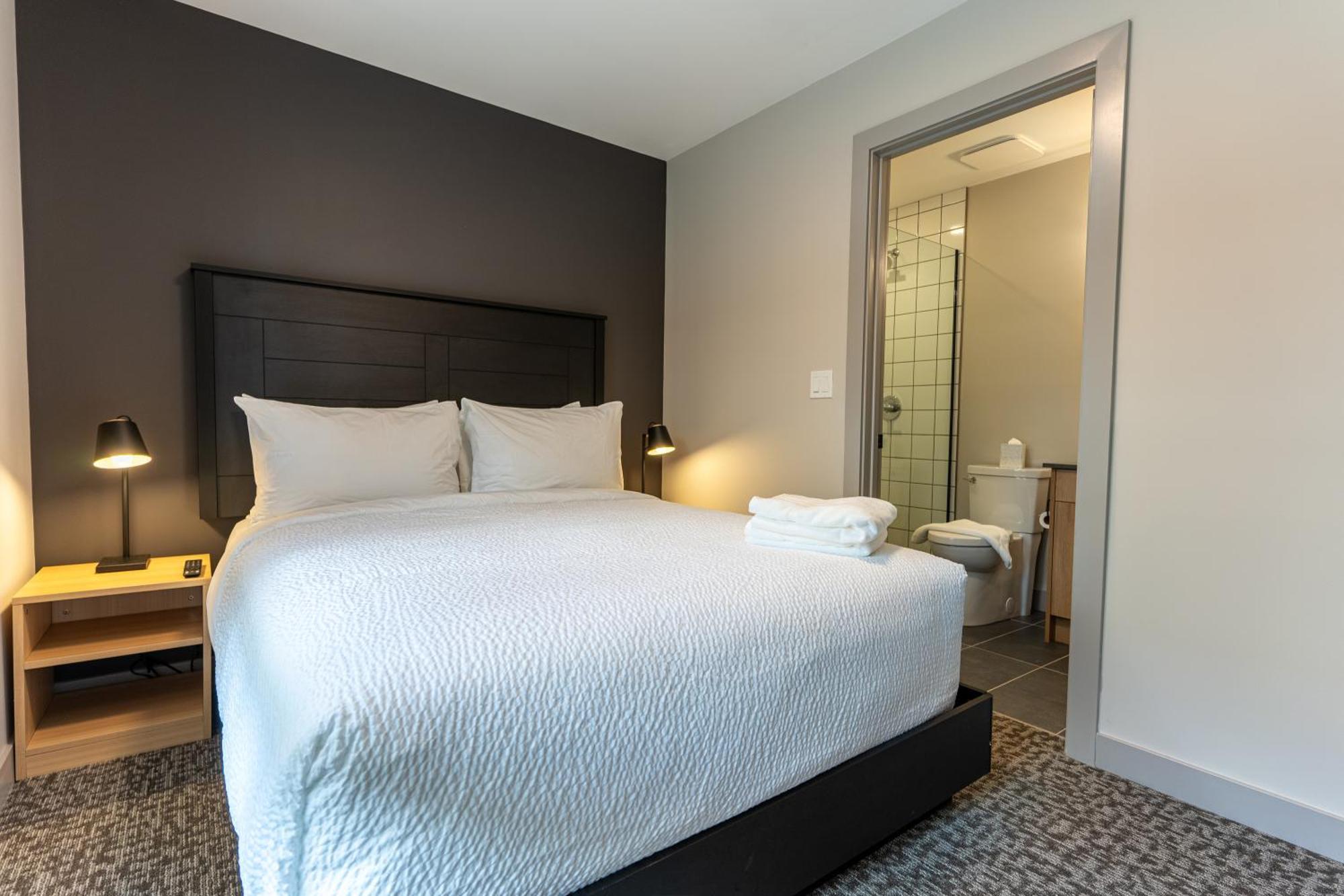 Basecamp Suites 雷夫尔斯托克 外观 照片