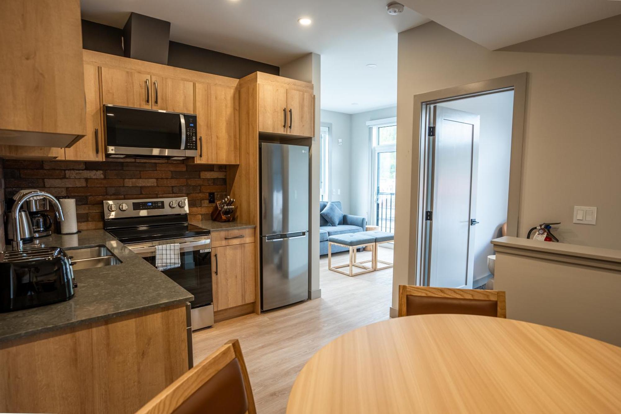 Basecamp Suites 雷夫尔斯托克 外观 照片