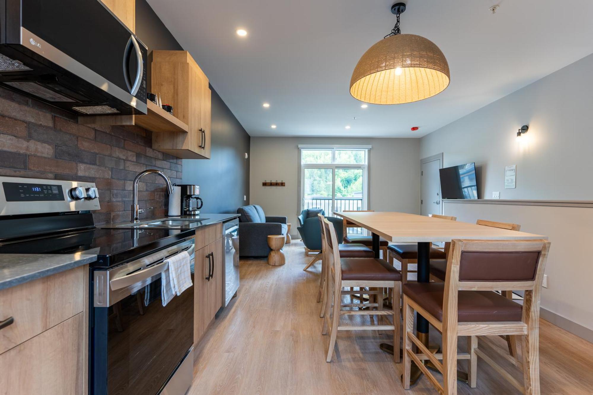 Basecamp Suites 雷夫尔斯托克 外观 照片