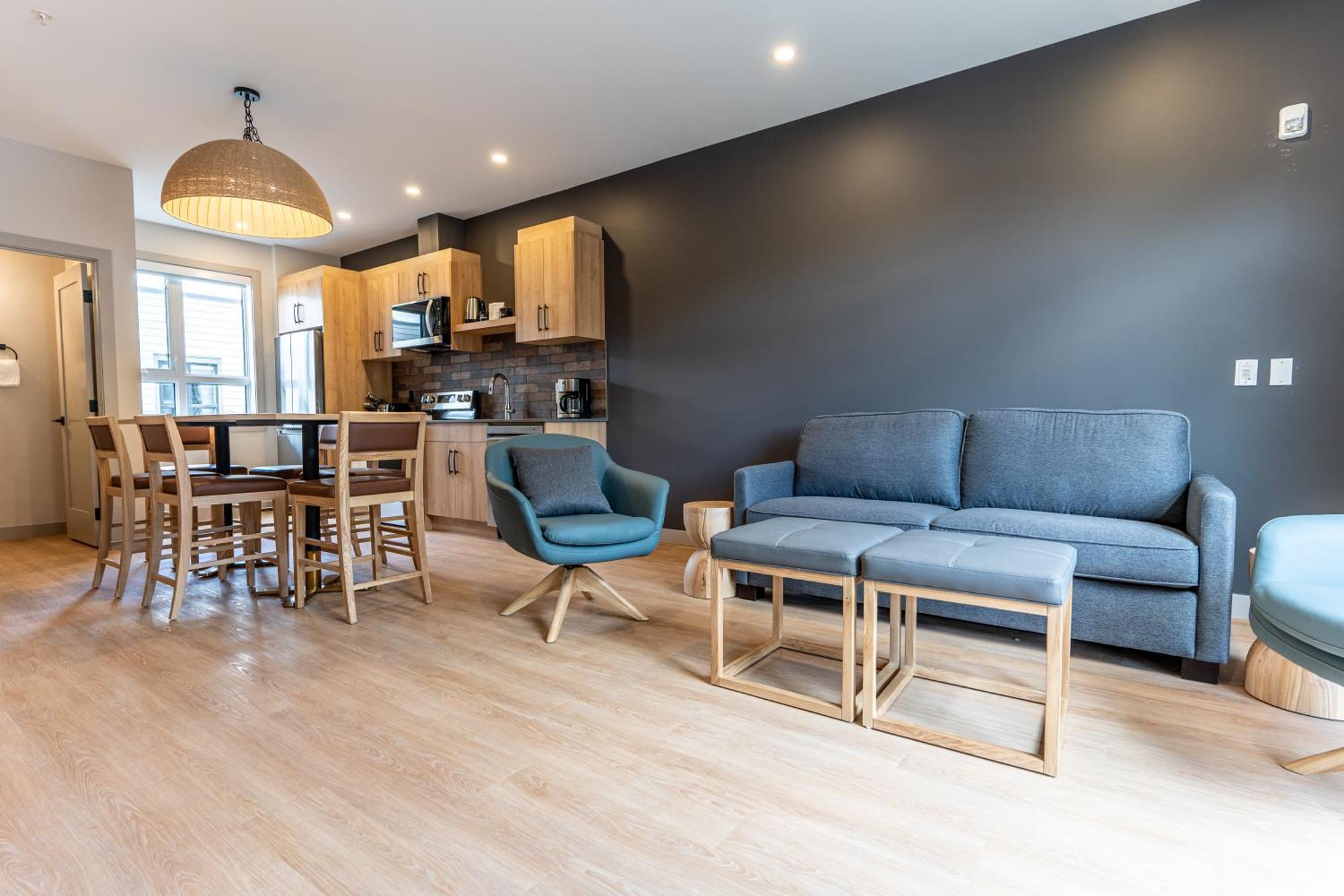 Basecamp Suites 雷夫尔斯托克 外观 照片